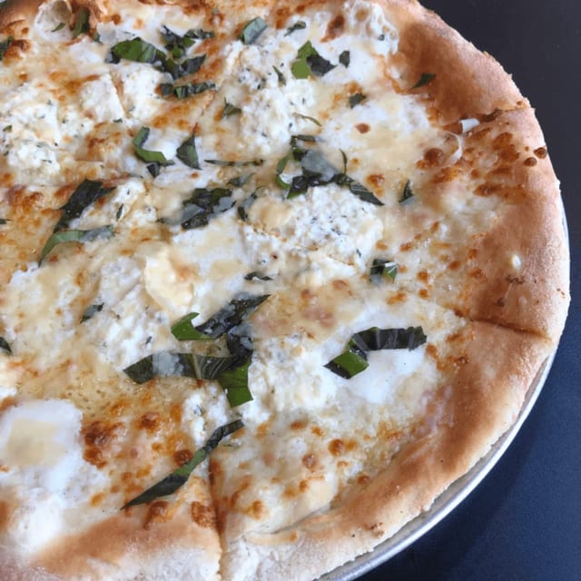 Extra Large El Blanco Pizza.